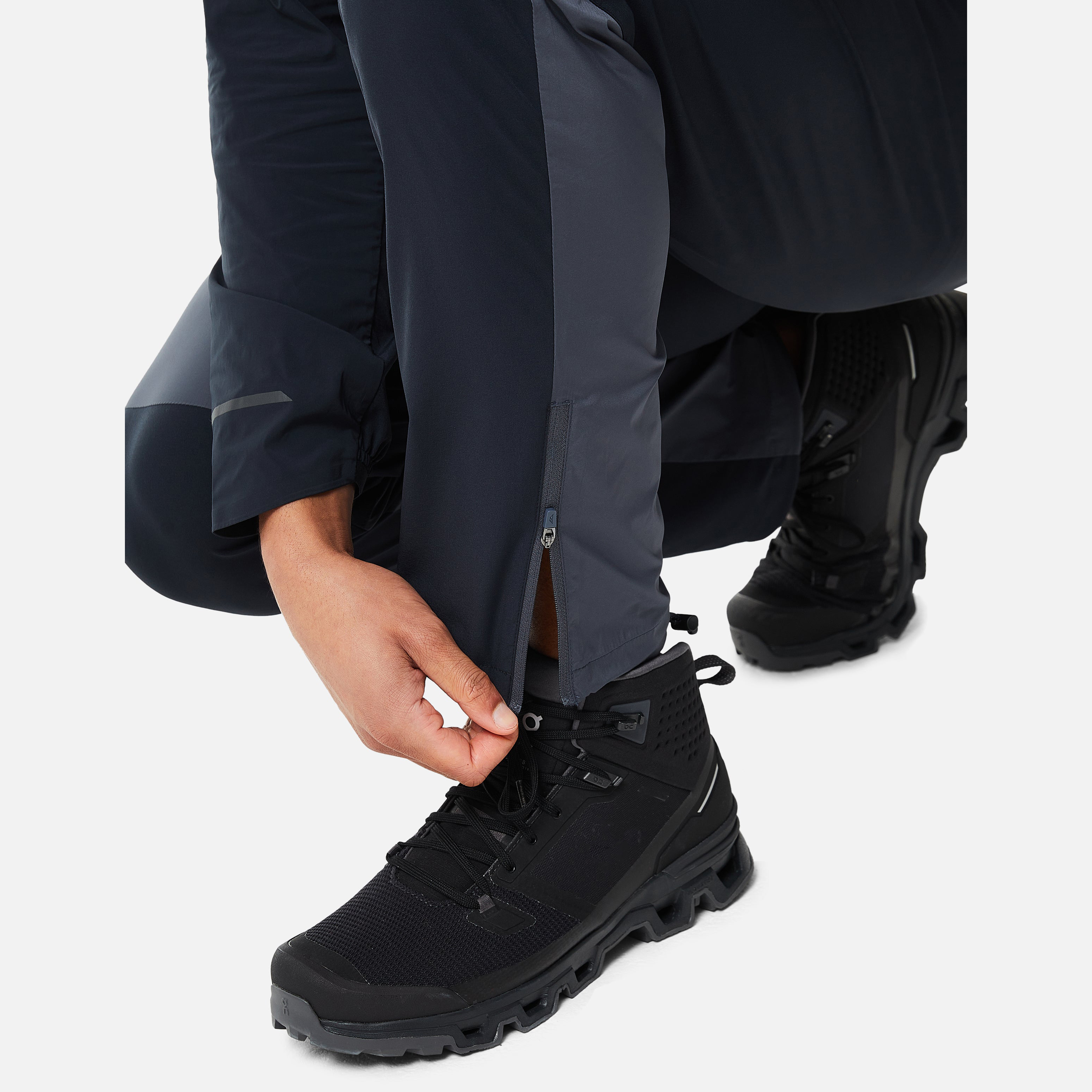 Men Sport Tracksuit 2 Piece Set Custom Logo Reflective Fashion Zipper Jacket and Pants Gym Spring Nylon Track Suit detail pictures