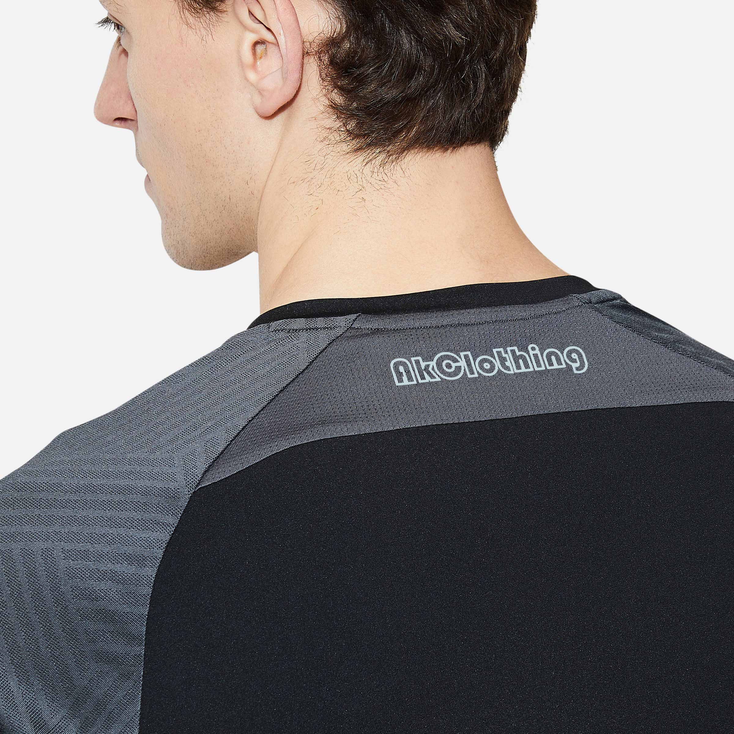 https://www.aikasportswear.com/oem-t-shirt/