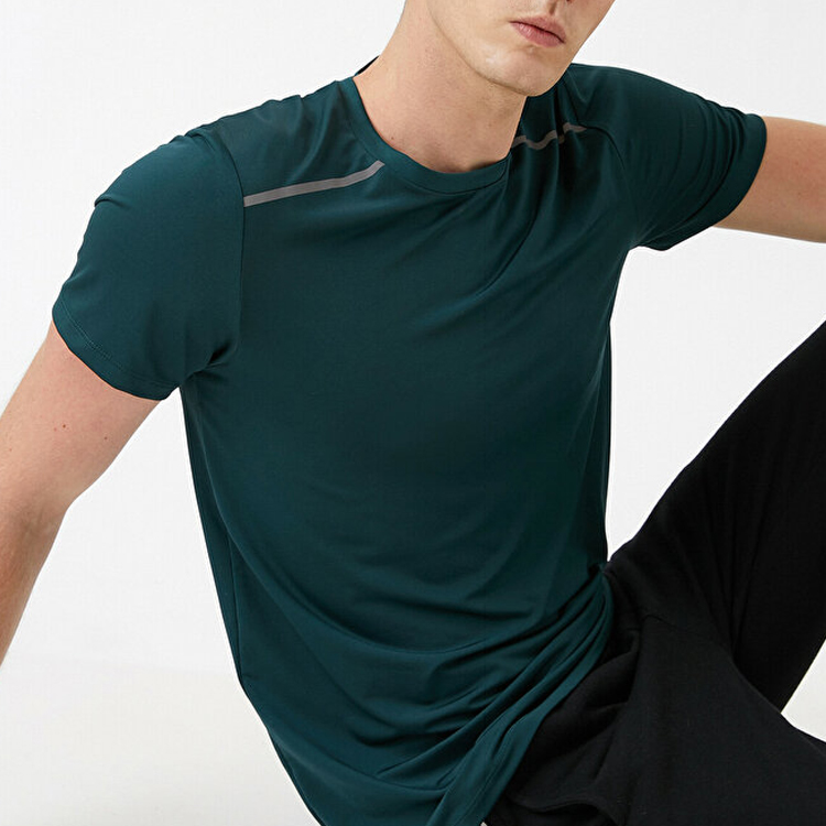 Factory made hot-sale Jogger -
Custom Fitness Gym Wear Lightweight O Neck Workout Plain Short Sleeve Men T Shirt Custom Printing – AIKA detail pictures