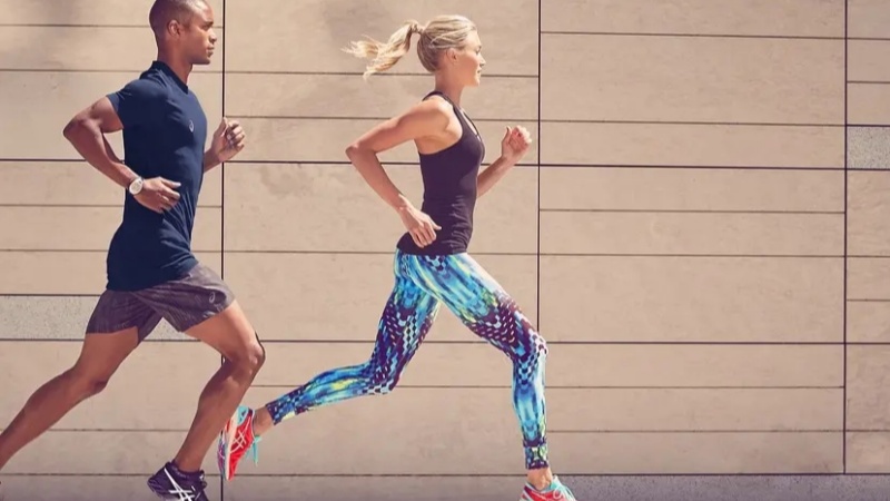 Is it better to wear shorts or leggings for running?