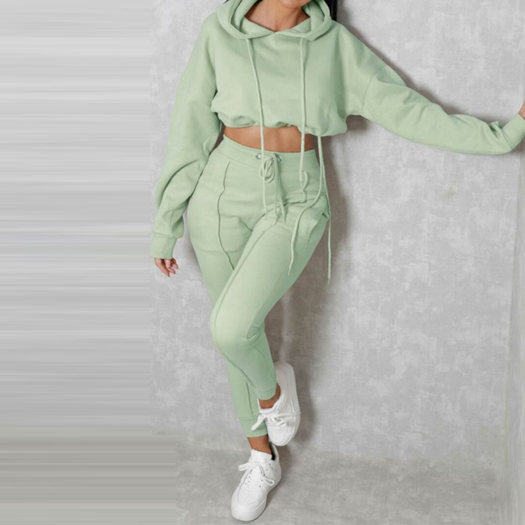 Wholesale Customized Slim Fit Sweatsuits Cotton Crop Jogging Tracksuit Set For Women detail pictures