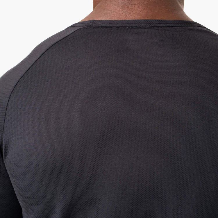 Breathable Mesh Fabric Customized Quick Dry Muscle Slim Fit Plain Gym T Shirts For Men detail pictures