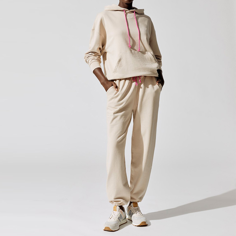 Hot Sale An-pilling Cotton Polyester Sweatsuit Customized Tracksuit Set For Women detail pictures