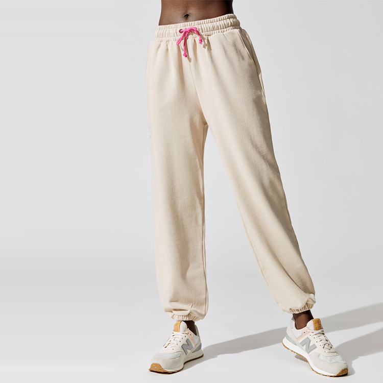 Hot Sale An-pilling Cotton Polyester Sweatsuit Customized Tracksuit Set For Women detail pictures