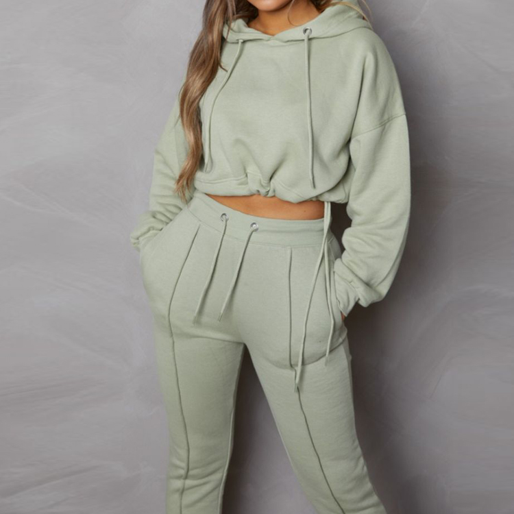 Wholesale Customized Slim Fit Sweatsuits Cotton Crop Jogging Tracksuit Set For Women detail pictures