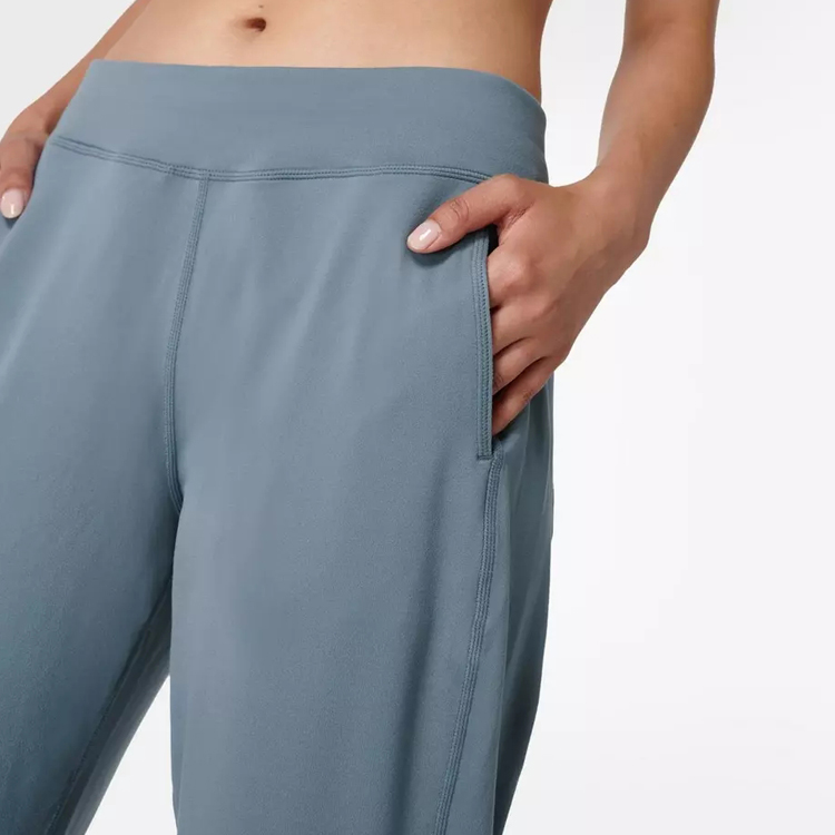 Hot Sell Custom Logo Workout Loose Fit Elastic Waist Women Sports Joggers Pants detail pictures