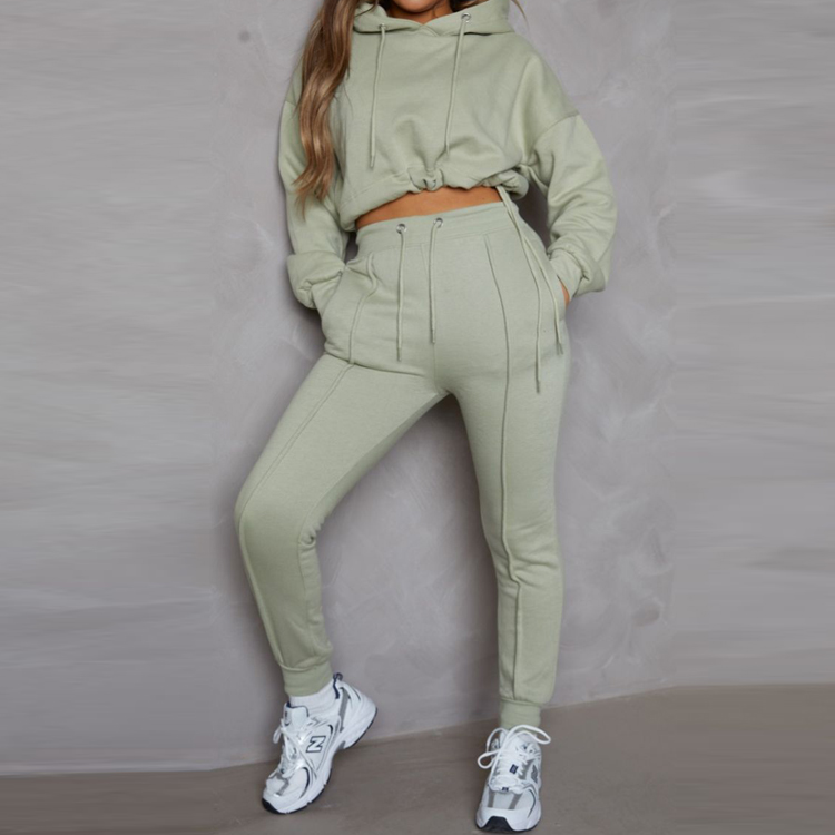Wholesale Customized Slim Fit Sweatsuits Cotton Crop Jogging Tracksuit Set For Women detail pictures